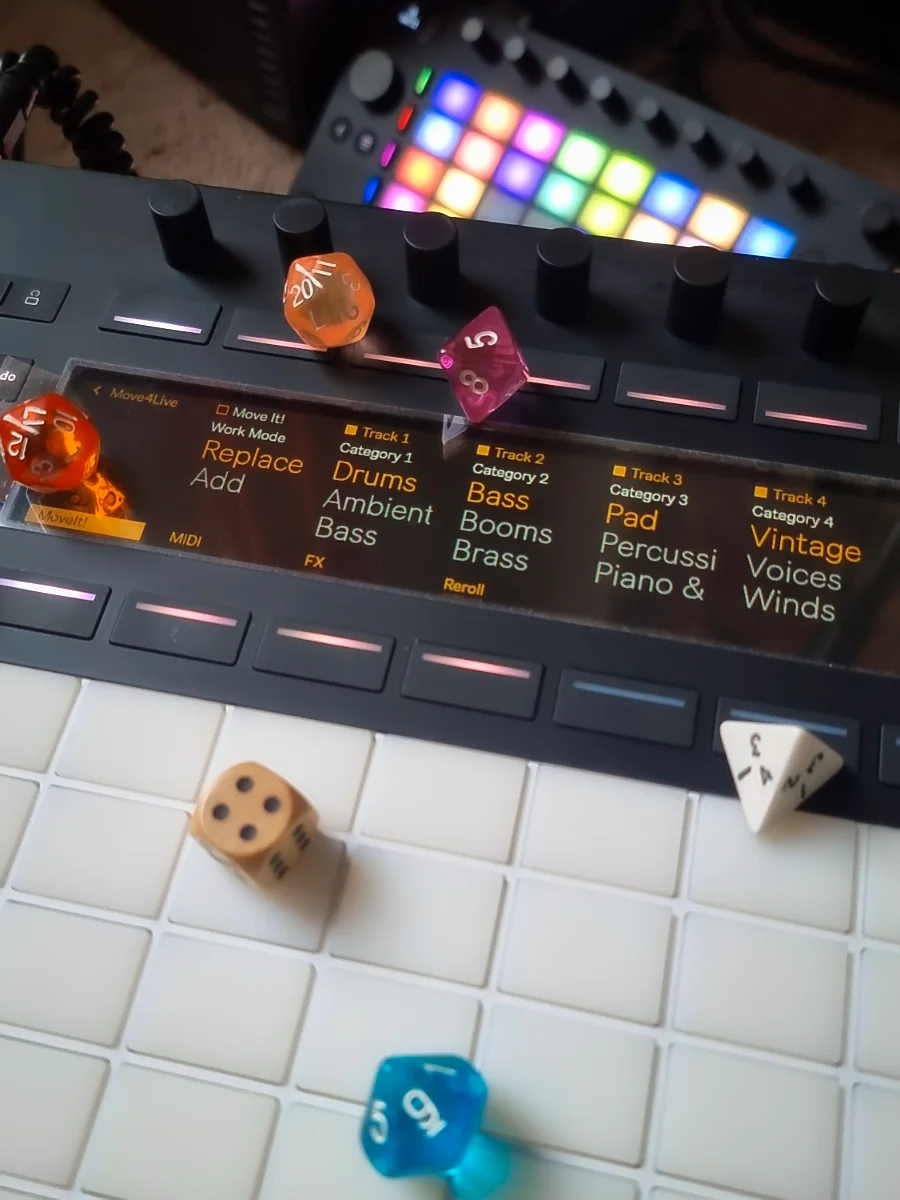 Move4Live on the Push 3 – display with MoveIt! bank, game dice on the pads, Move in the background